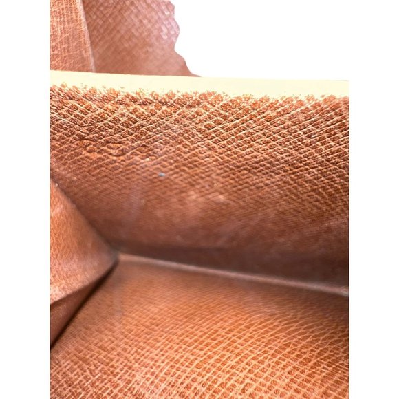 LOUIS VUITTON: Brown, "LV" Logo, Medium Folding Wallet #L1160 - Picture 8 of 11